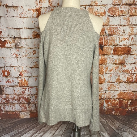 JOA Los Angeles Breathe Easy Gray Cold Shoulder Angora Sweater Small Fuzzy - Picture 7 of 9